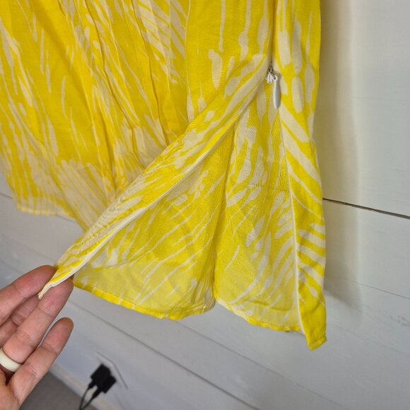 Ann Taylor Yellow Sleeveless Blouse L Cotton/Silk Blend Tropical Print Lightweig - Picture 4 of 6